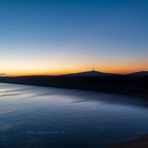 Svítání na Dlouhých stráních