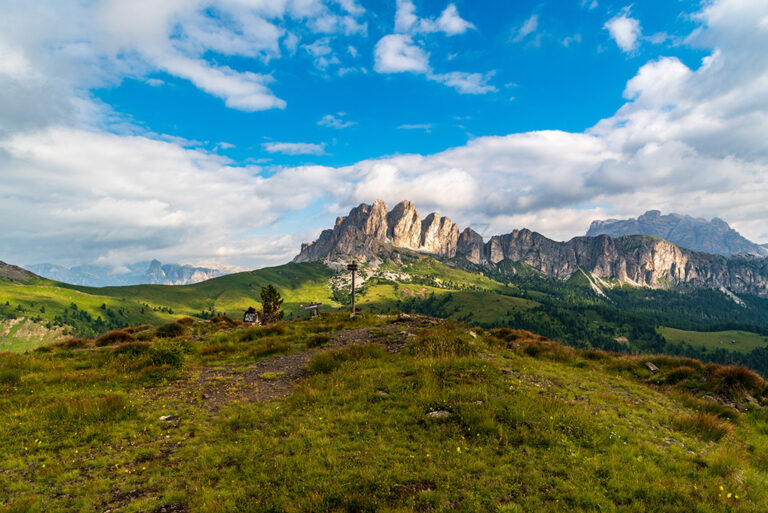 Přechod Dolomit – 7.den: Col di Lana – Passo Falzarego – Bivacco della Pace
