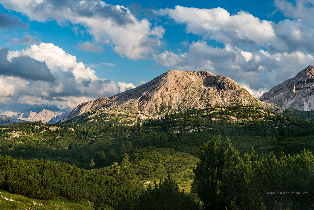 Přechod Dolomit – 8.den: Bivacco della Pace – Rifugio Fanes – Rifugio Pederu – Senneshütte – louky za Senneshütte