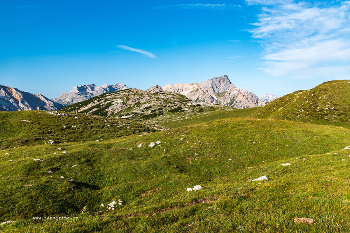 Přechod Dolomit – 9.den: Louky za Senneshütte – Seekofelhütte – Ofenscharte – Lago di Braies
